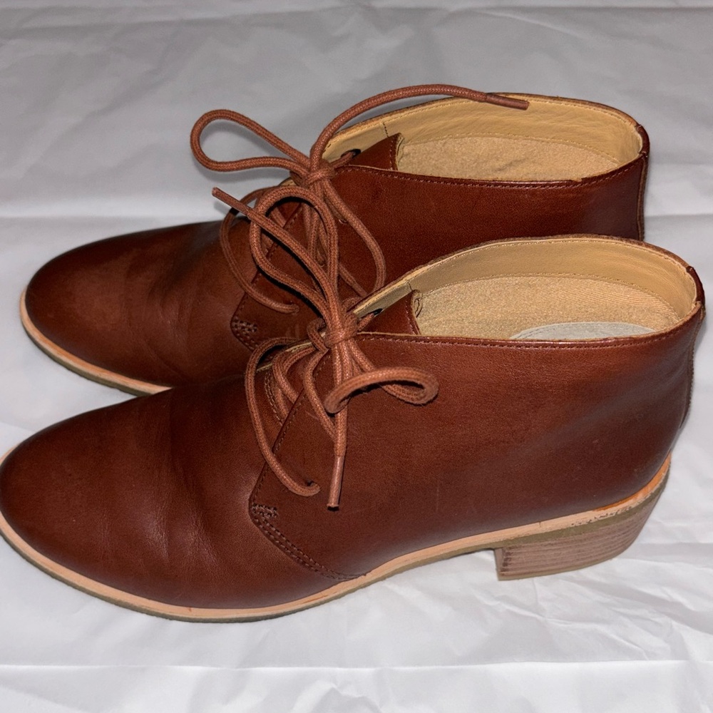Clarks Tan Leather Lace-Up Boots